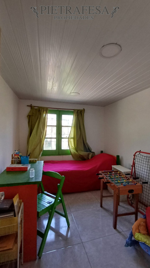 Casa ID.14999 - 2 Casas en venta, 4 dormitorios, 1 baño, patio, Malvin Norte.