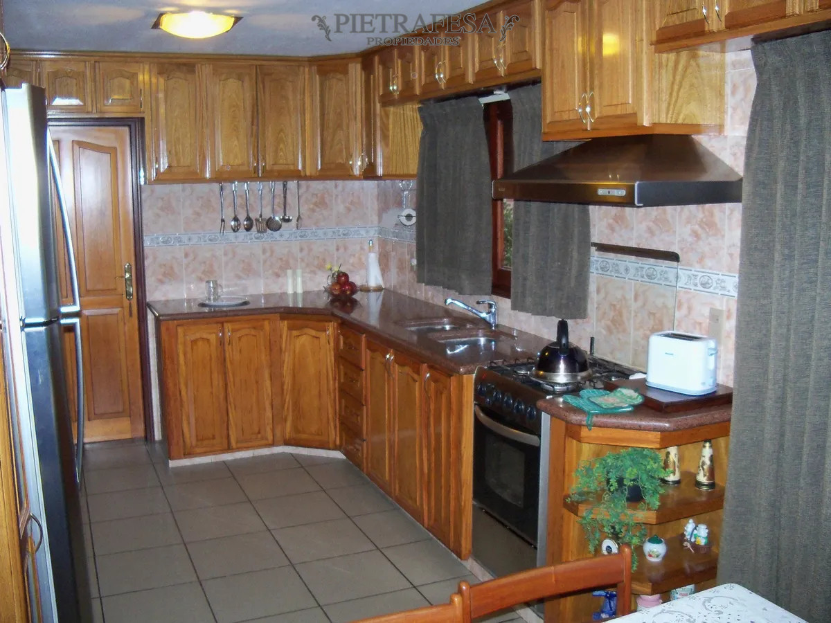 Casa ID.13858 - Casa en venta con piscina, 3 dorm, 4 baños, garaje-Colón 