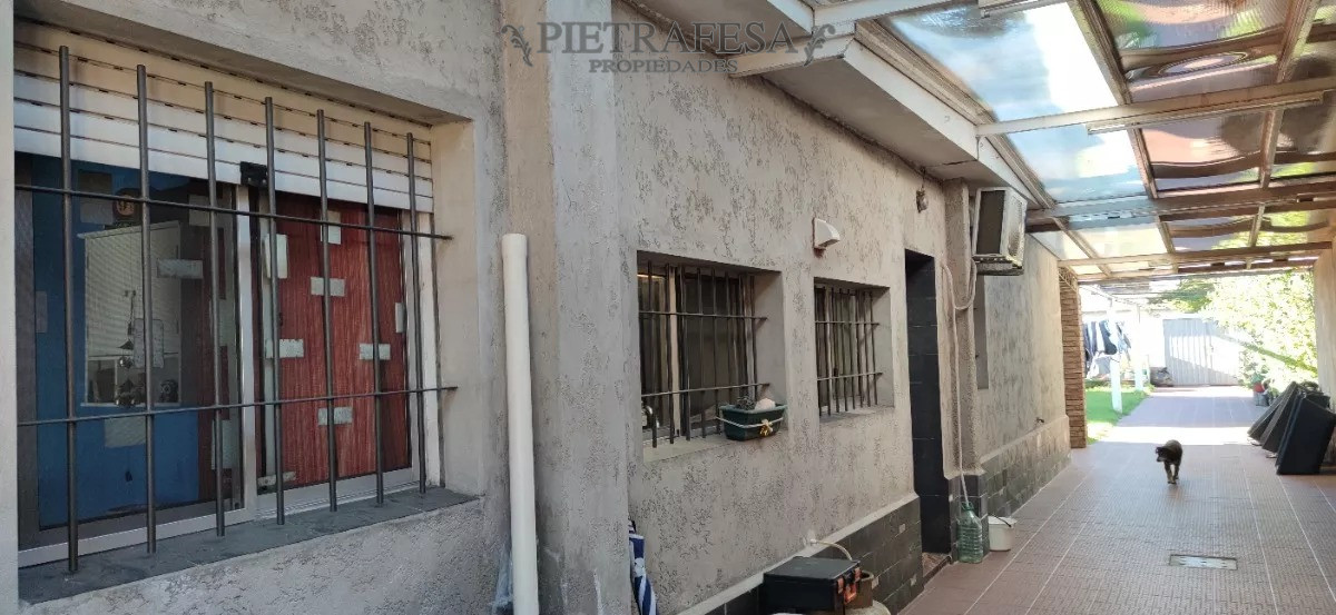 Casa ID.9911 - Casa en venta 3 dormitorios, 2 baños, fondo, gje- Bella Italia
