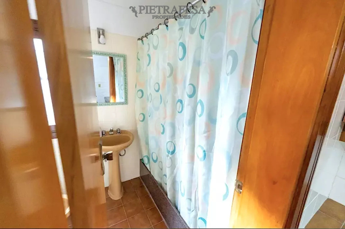 Casa ID.14081 - Casa En Punta Carretas 445m², 3 Dorm + Servicio + Escritorio, 3 Baños, 2 Gge, Fondo, Parrillero