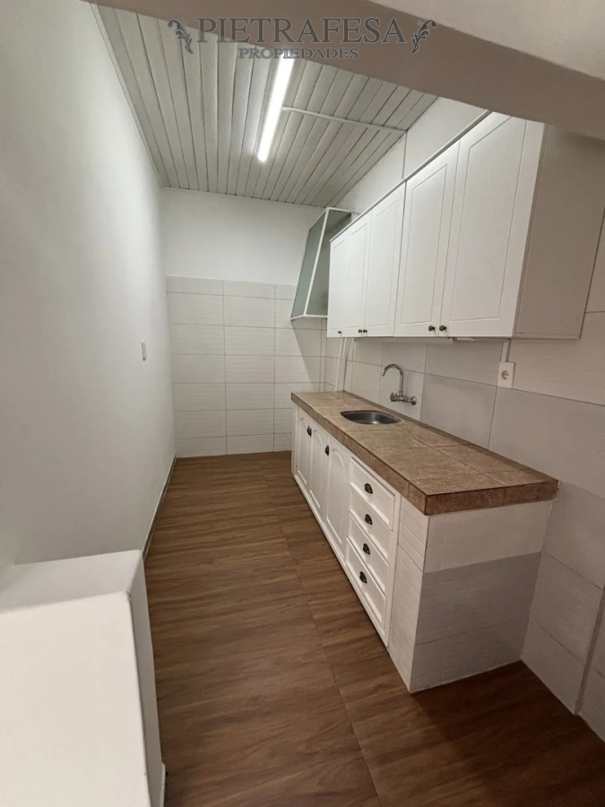 Casa ID.15818 - Casa en alquiler, 2 dormitorios, 1 baño, patio. Malvin Norte.