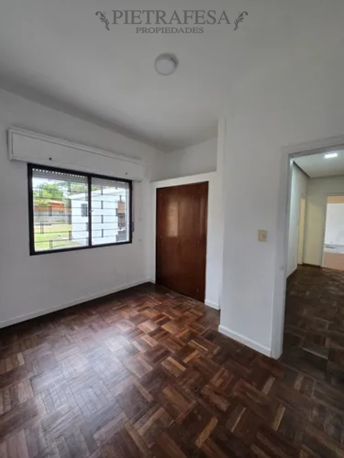 Casa ID.13715 - Casa en alquiler, 3dormitorios, 1baño, patio, cochera. Carrasco Norte.