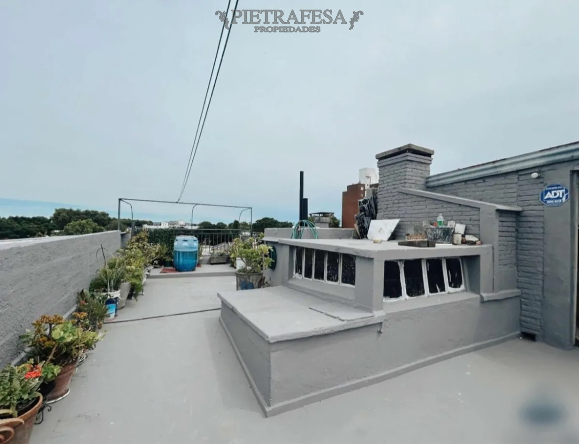 Casa ID.13931 - Venta con Renta de Casa PH - 3 dormitorios - 1 baño - Balcón - Terraza - La Comercial