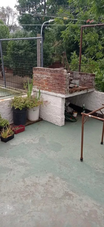 Casa ID.5826 - Casa en venta con renta 2 dormitorios, 2 baños y azotea con parrillero-Juan Arteaga- Cerrito