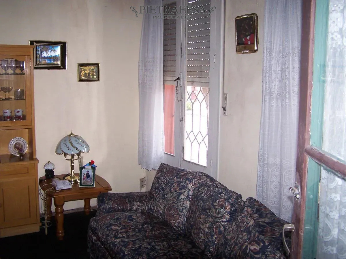 Casa ID.15257 - Casa en venta, 3 dormitorios, 2 baños, altillo, azotea. Aguada.
