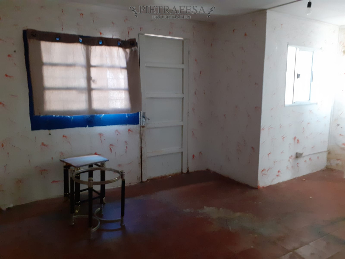Casa ID.1450 - Casa en venta con renta 3 dormitorios 1 baño cochera Corumbé Perez Castellanos 