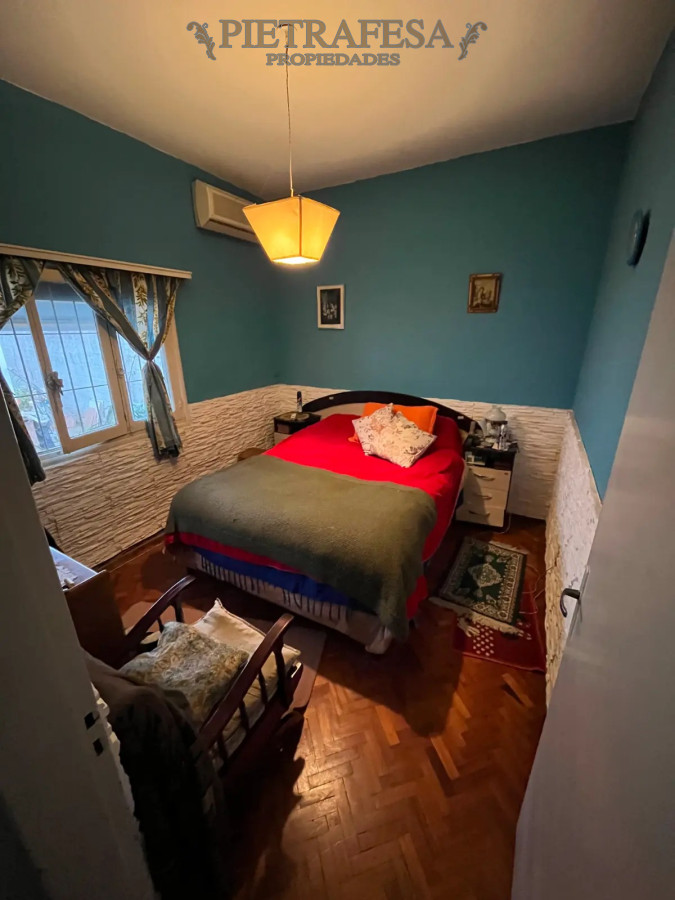 Casa ID.7555 - Casa mas apto en venta 4 dormitorios, 3 baños, fondo y garaje-Víctor Raúl Haya de la Torre-Malvin 