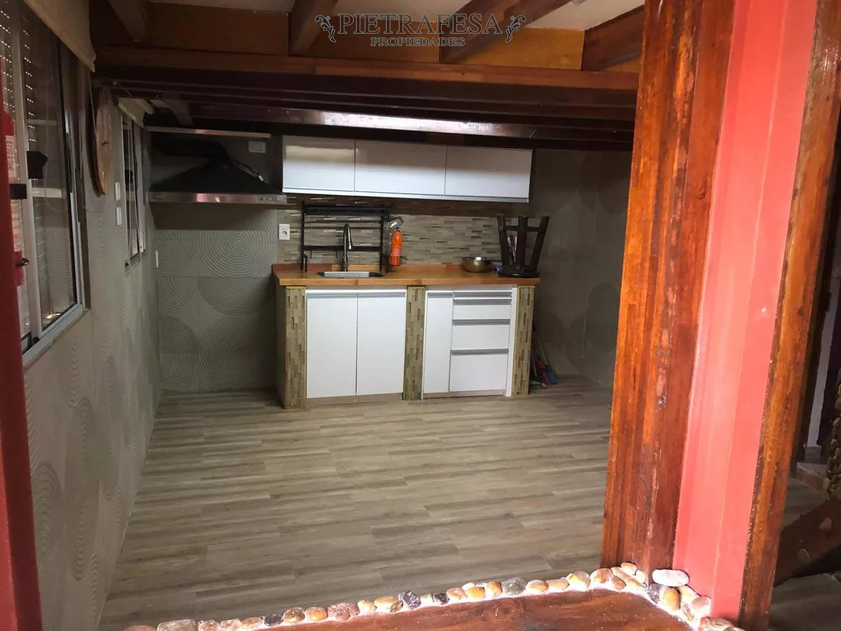 Casa ID.7676 - Casa en venta, Con Renta  3 dormitorios, 1 baño y barbacoa-Antonio Diaz - Prado 