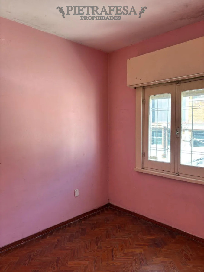 Casa ID.14872 - Casa en alquiler, 2 dormitorios, 1 baño, terraza. Brazo Oriental.