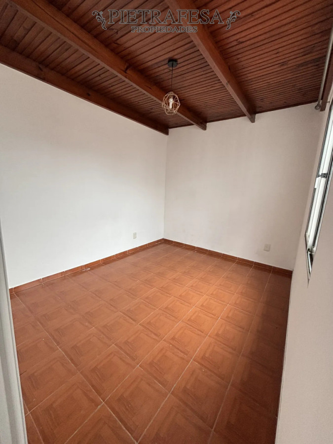 Casa ID.15818 - Casa en alquiler, 2 dormitorios, 1 baño, patio. Malvin Norte.