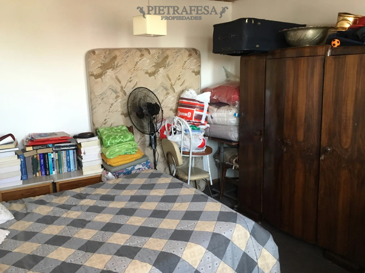 Casa ID.1424 - Casa en venta con renta 4 dormitorios 2 baños con garaje y patio- Av. San Martín - Cerrito