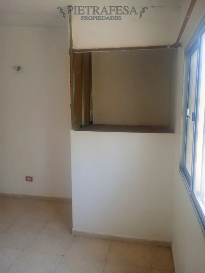 Casa ID.16348 - Casa en alquiler, 1 dormitorio, 1 baño, patio. Solymar.