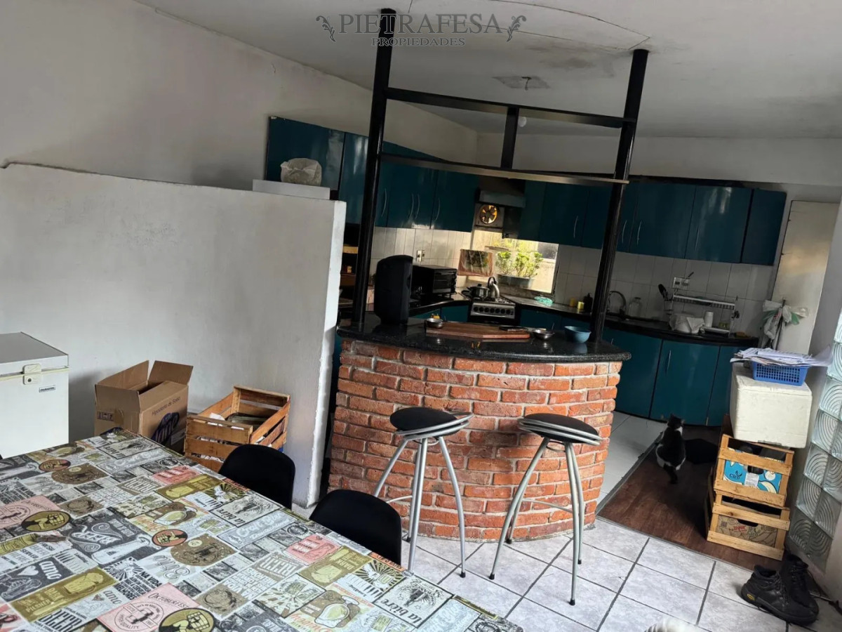 Casa ID.15576 - Casa en alquiler, 3 dormitorios, 1 baño, patio con parrillero. Tres Cruces.