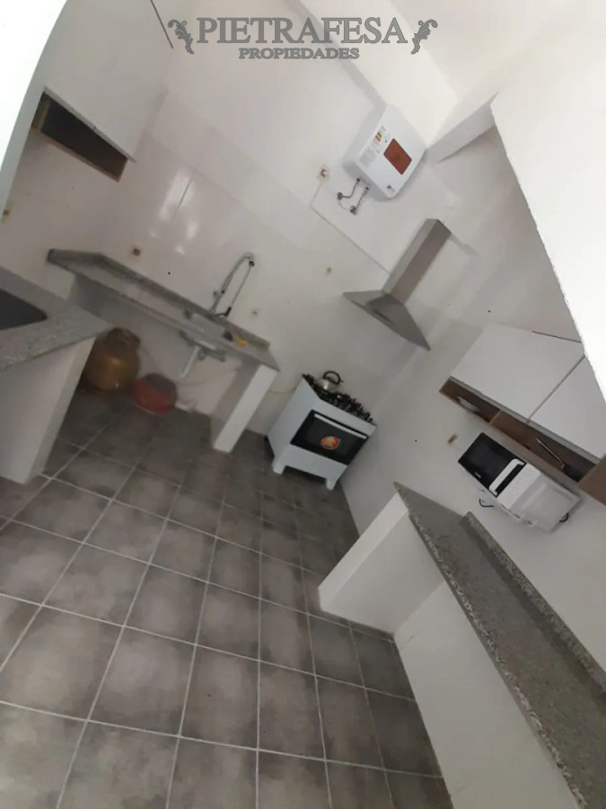 Casa ID.15038 - Casa remodelada en venta, 15 habitaciones, 16 baños, patio, cocheras. Reducto.