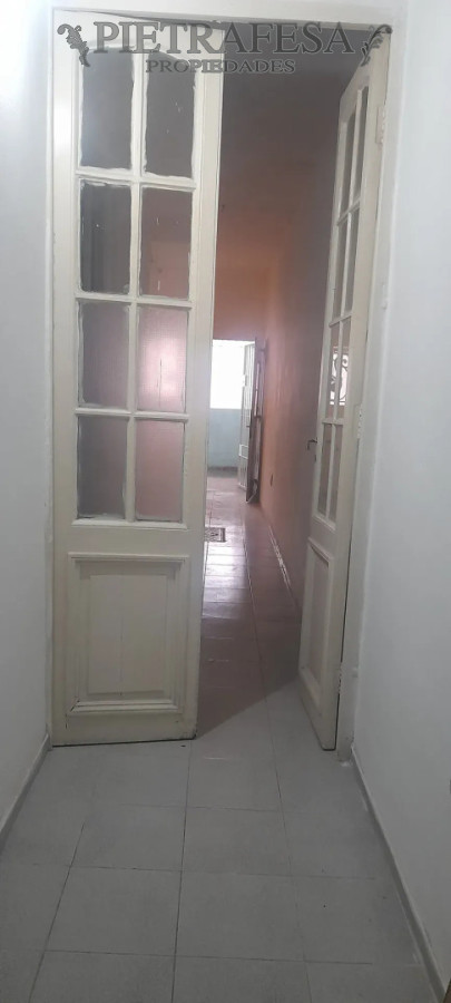 Casa ID.16000 - Casa en alquiler, 2 dormitorios, 1 baño, patio. Capurro.