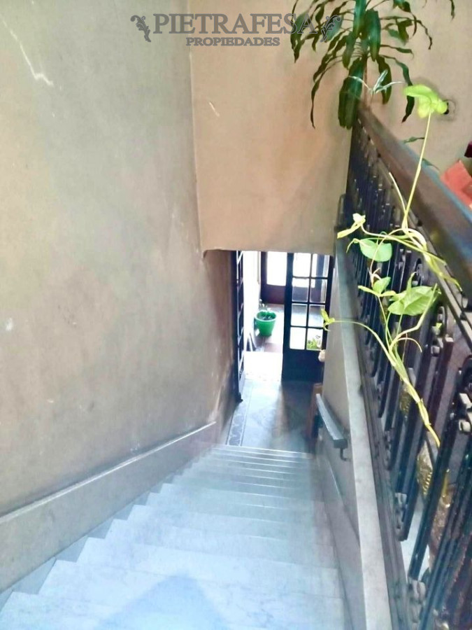 Casa ID.6565 - Casa en venta 5 dormitorios, 2 baños, patio y azotea-Avenida Uruguay-Cordón