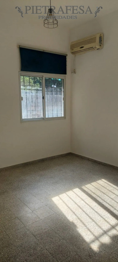 Casa ID.15947 - Casa en alquiler, 2 dormitorios, 2 baños, patio, cochera. Malvin Norte.