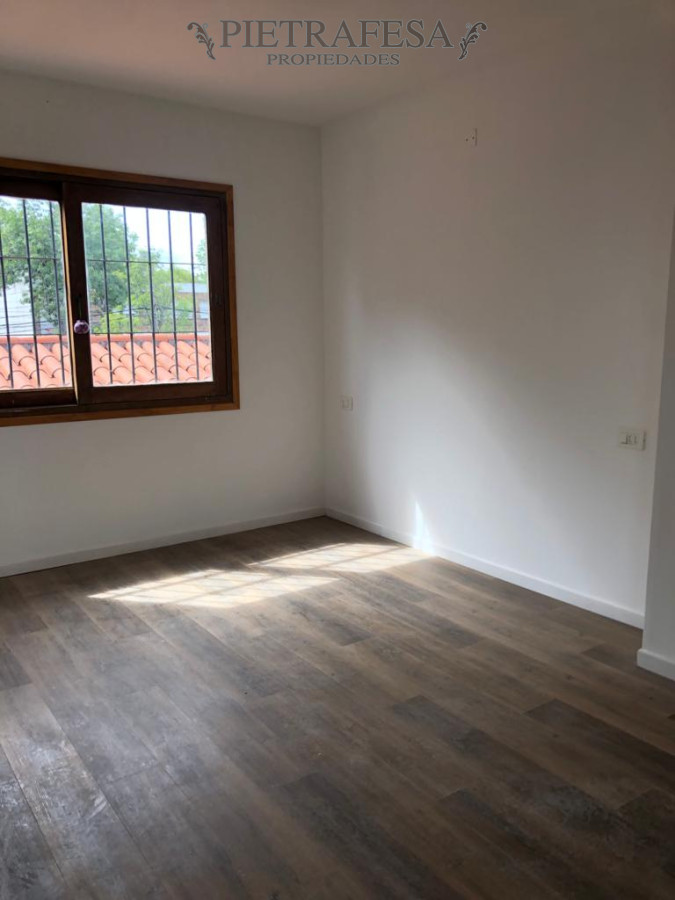 Casa ID.8297 - Casa en alquiler, 1 dormitorio, 1 baño, doble patio, Príamo, Punta Gorda.