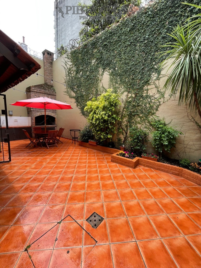 Casa ID.10966 - Casa a la venta, 4 dormitorios, 3 baños, patio, terraza con jacuzzi, garaje 3 autos - Pocitos