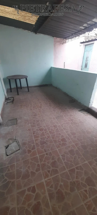 Casa ID.16000 - Casa en alquiler, 2 dormitorios, 1 baño, patio. Capurro.