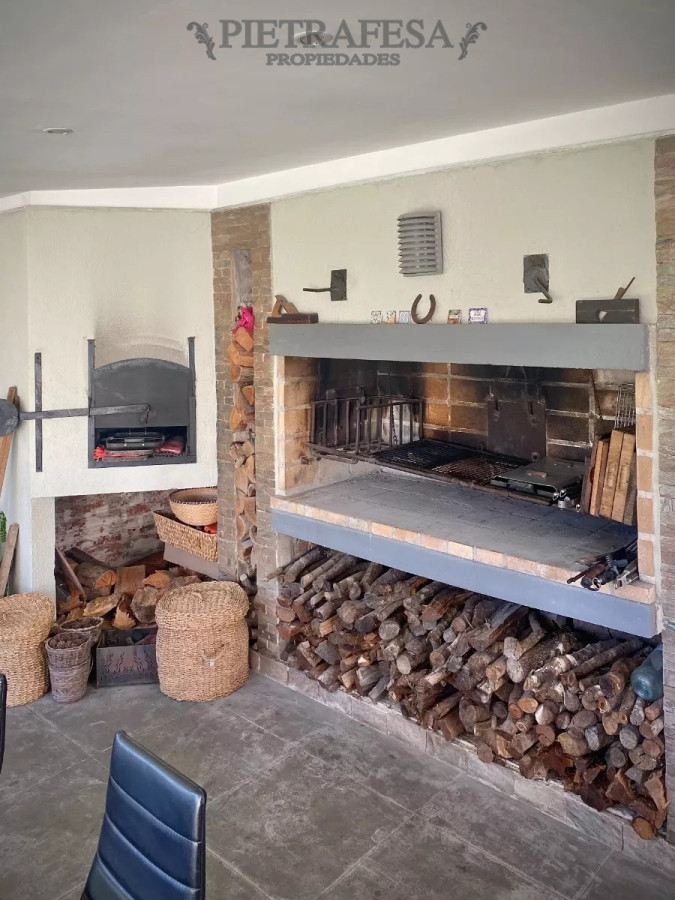 Casa ID.6238 - Casa en venta 3 dormitorios, 3 baños, fondo con barbacoa, piscina y garaje-Lancasteriana-Carrasco Norte