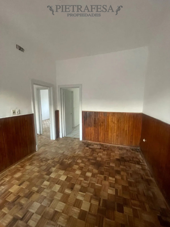 Casa ID.16116 - Casa en alquiler, 2 dormitorios, 1 baño, patio con parrillero, cochera. Buceo.