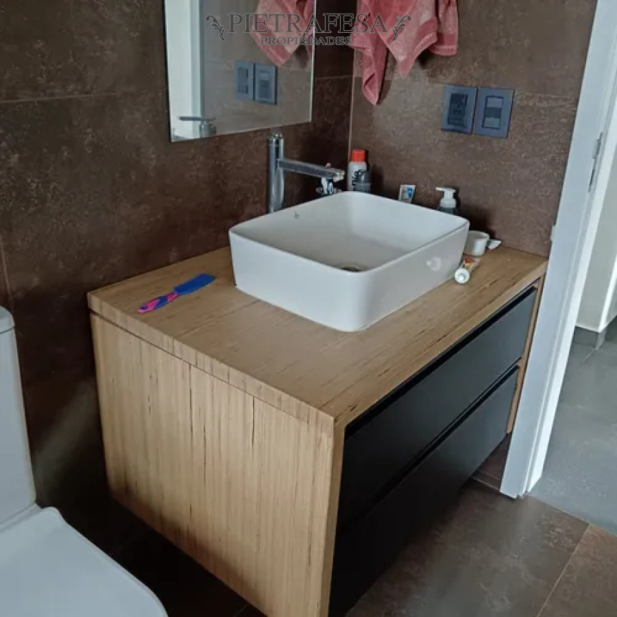 Casa ID.14219 - Casa en venta, 4 dormitorios, 2 baños, barbacoa, piscina, cochera. Cumbres de Carrasco.