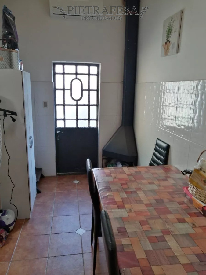 Casa ID.6275 - Casa en venta 4 dormitorios, 2 baños, fondo, piscina y cochera-19 de Abril-Prado