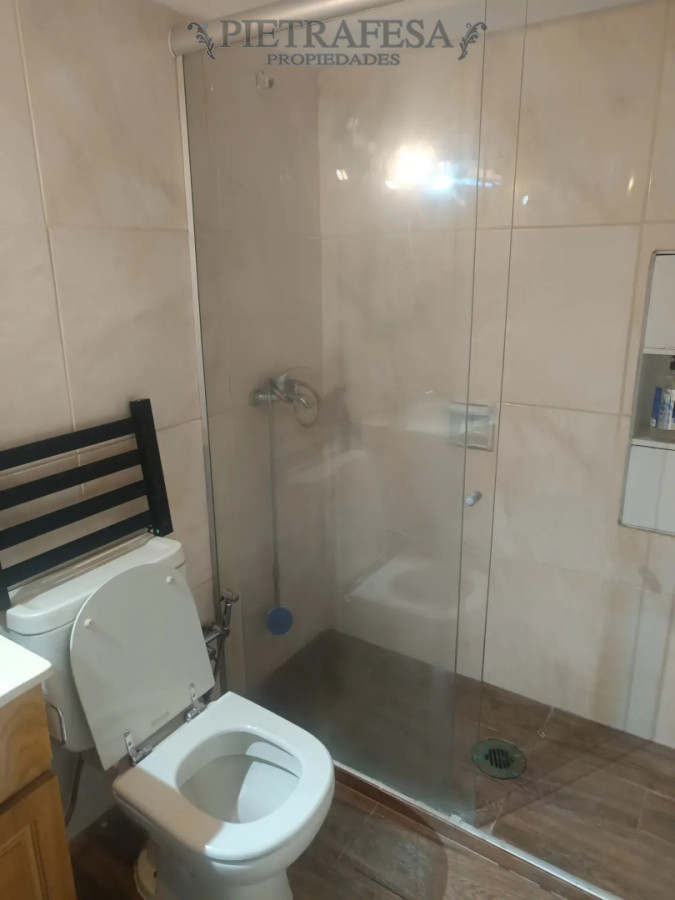 Casa ID.15746 - Casa en alquiler, 2 dormitorios, 2 baños, patio con parrillero, cochera. Brazo Oriental.