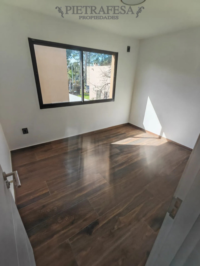 Casa ID.16374 - Casa en venta a estrenar - 3 dormitorios - 2 baños - Patio - Cochera 