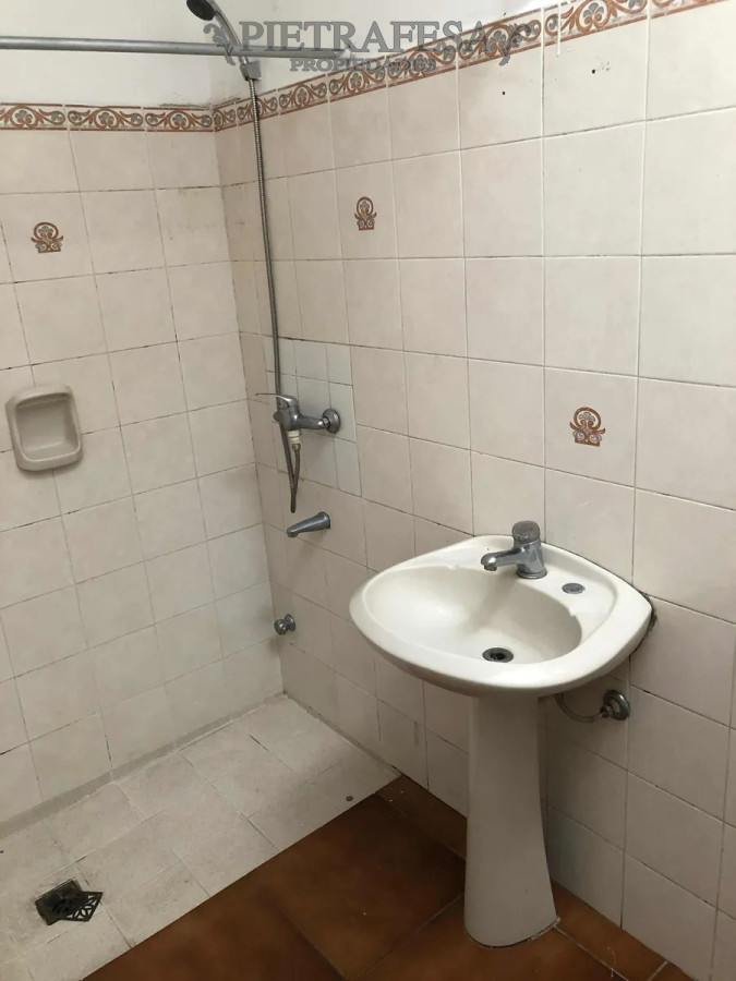 Casa ID.13641 - Casa en venta 2 dormitorios, 2 baños, fondo- garaje-La Blanqueada 