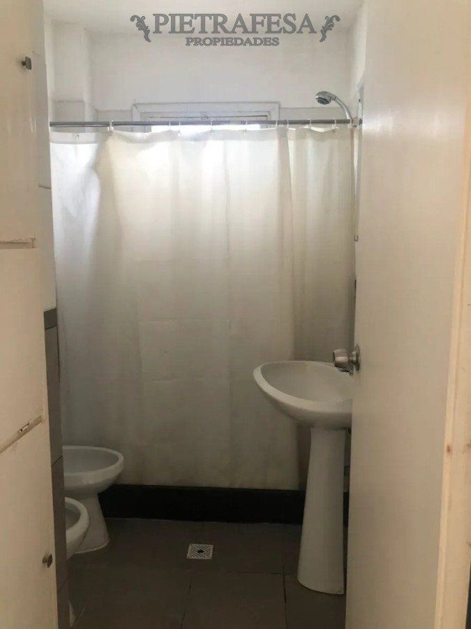 Casa ID.15280 - Casa en alquiler, 4 dormitorios, 3 baños, patio, cochera. Carrasco.