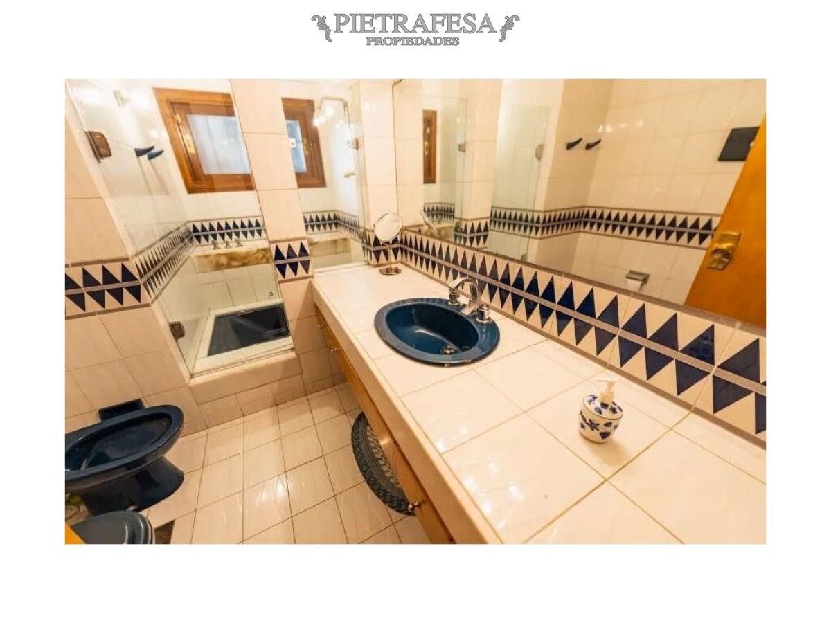 Casa ID.14081 - Casa En Punta Carretas 445m², 3 Dorm + Servicio + Escritorio, 3 Baños, 2 Gge, Fondo, Parrillero