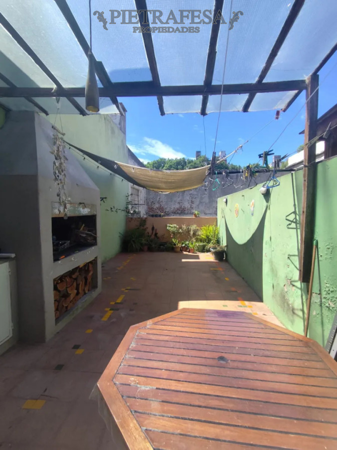 Casa ID.15014 - Casa en venta, 3 dormitorios, 2 baños, patio con parrillero. Punta Carretas.