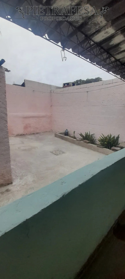 Casa ID.16000 - Casa en alquiler, 2 dormitorios, 1 baño, patio. Capurro.