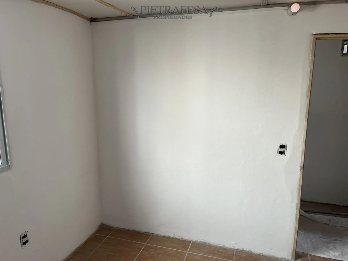 Casa ID.16326 - Casa en alquiler, 3 dormitorios, 1 baño, patio. Union.