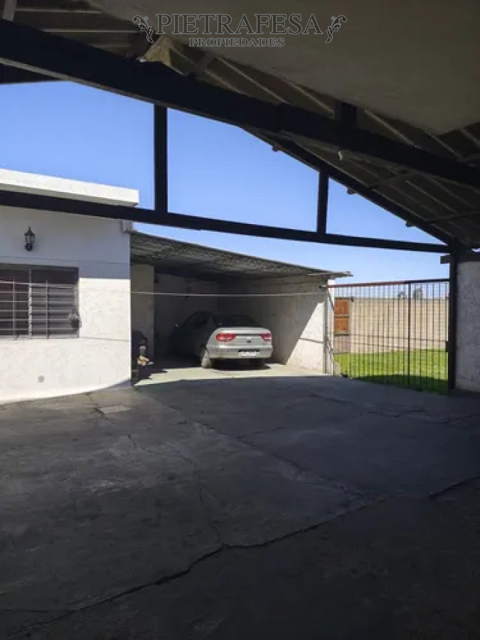 Casa ID.14430 - Casa en venta, 3 dormitorios, 2 baños, patio, barbacoa, cochera. Malvin Norte.