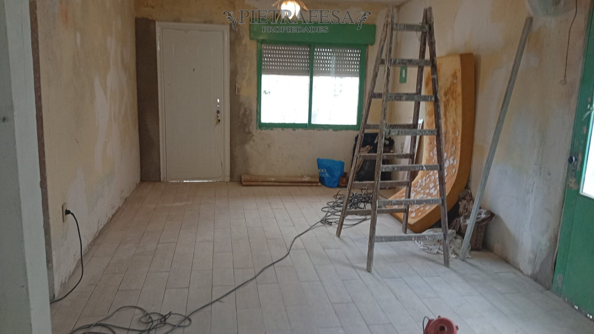 Casa ID.16020 - Casa en alquiler, 2 dormitorios, 1 baño, patio, cochera. La Teja.