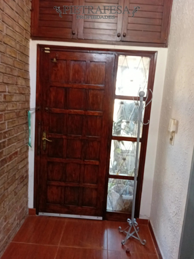 Casa ID.15836 - Casa en alquiler, 3 dormitorios, 3 baños, patio, garaje. Capurro.