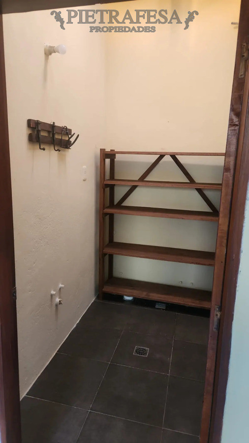 Casa ID.14532 - Casa en alquiler, 2 dormitorios, 1 baño, patio, cochera. Parque Carrasco.