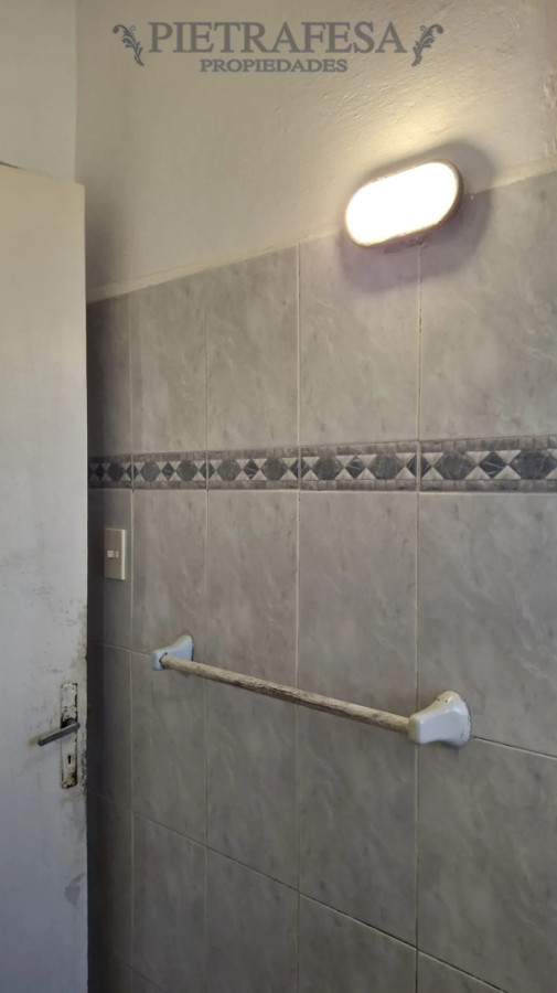 Casa ID.15170 - Casa en alquiler, 2 dormitorios, 1 baño, patio con parrillero, azotea. Prado.