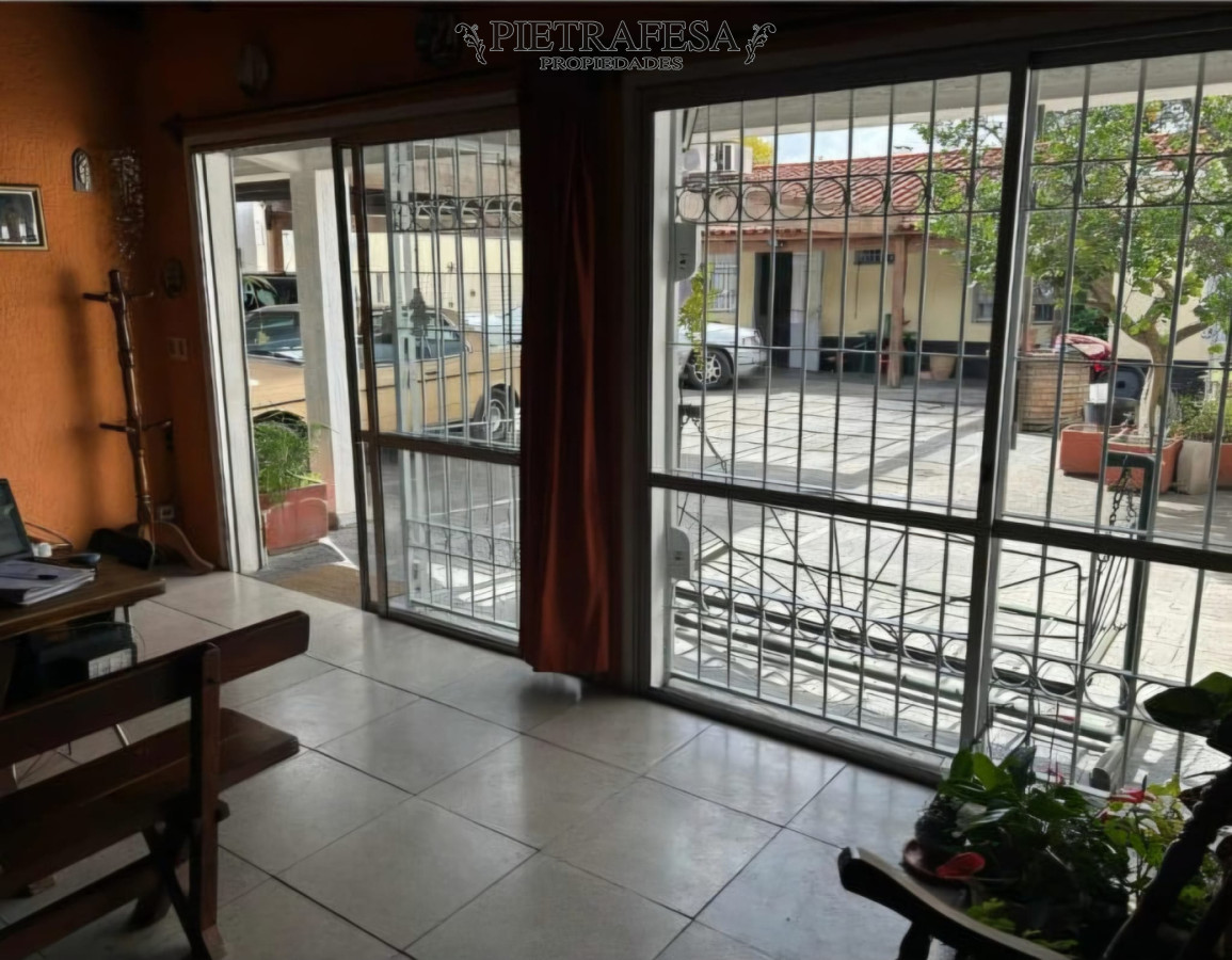 Casa ID.15606 - Casa + galpón en alquiler, 3 dormitorios, 2 baños, patio, barbacoa, garaje. Malvin Norte.