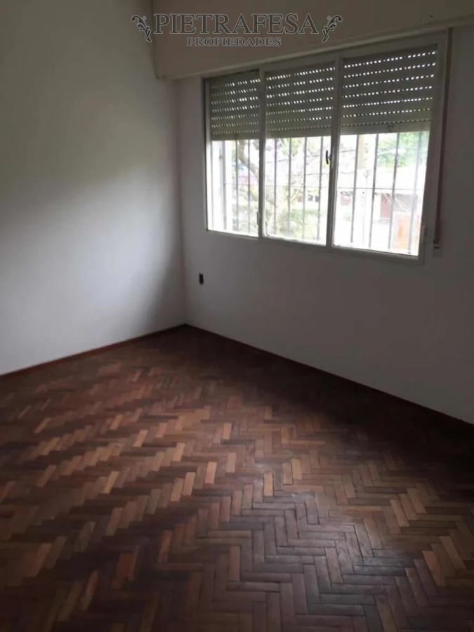 Casa ID.3342 - Casa en venta con renta 3 dormitorios 2 baños, fondo con parrillero y garaje-Costa Rica-Carrasco