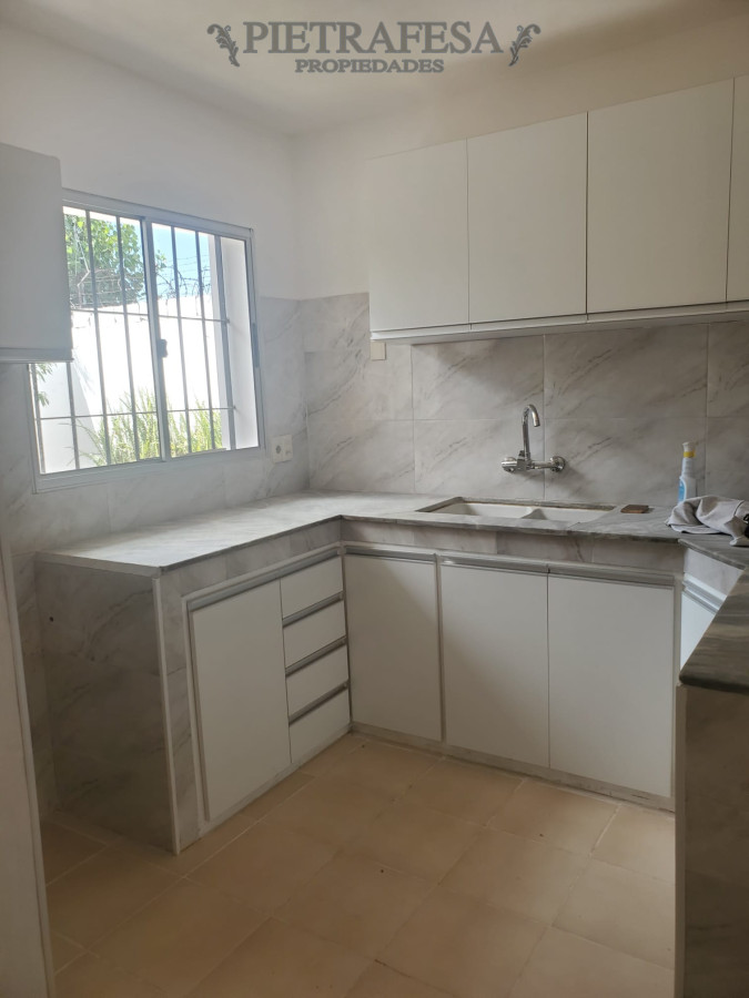 Casa ID.3342 - Casa en venta con renta 3 dormitorios 2 baños, fondo con parrillero y garaje-Costa Rica-Carrasco