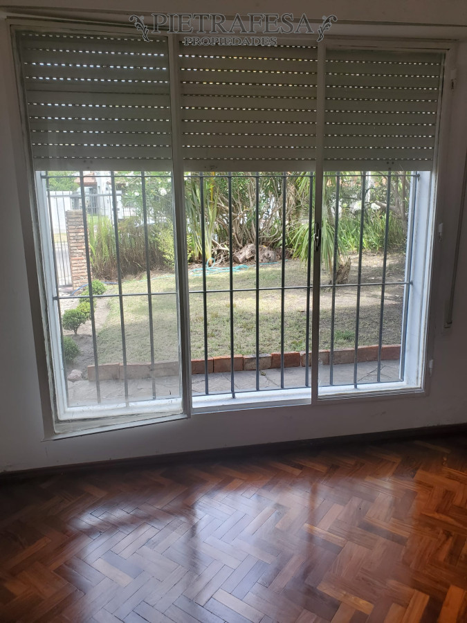 Casa ID.3342 - Casa en venta con renta 3 dormitorios 2 baños, fondo con parrillero y garaje-Costa Rica-Carrasco