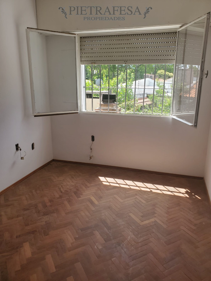 Casa ID.3342 - Casa en venta con renta 3 dormitorios 2 baños, fondo con parrillero y garaje-Costa Rica-Carrasco