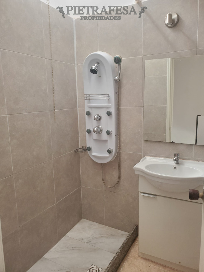 Casa ID.3342 - Casa en venta con renta 3 dormitorios 2 baños, fondo con parrillero y garaje-Costa Rica-Carrasco