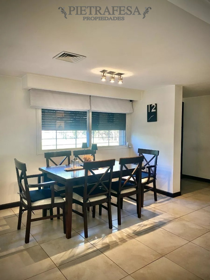 Casa ID.6238 - Casa en venta 3 dormitorios, 3 baños, fondo con barbacoa, piscina y garaje-Lancasteriana-Carrasco Norte