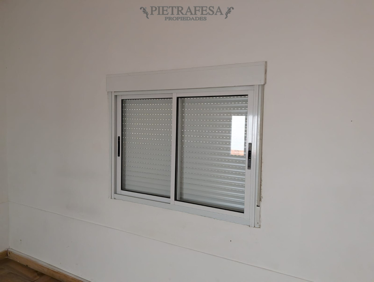 Casa ID.15156 - Gran casa en alquiler, 4 dormitorios, 2 baños, patio con parrillero, cochera. La Blanqueada.