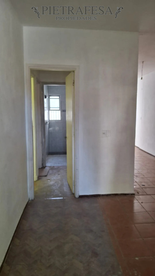 Casa ID.15170 - Casa en alquiler, 2 dormitorios, 1 baño, patio con parrillero, azotea. Prado.